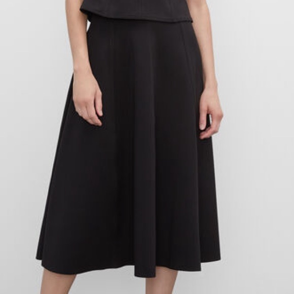 ❤️❤️❤️Club Monaco  navy blue Full Sweep Knit Skirt size M - Picture 4 of 7